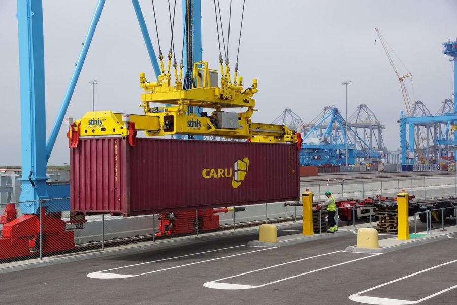 Порт Роттердама объявил о прекращении контейнерных перевозок в Россию и из нее, производители виски и табачный холдинг уходят из страны