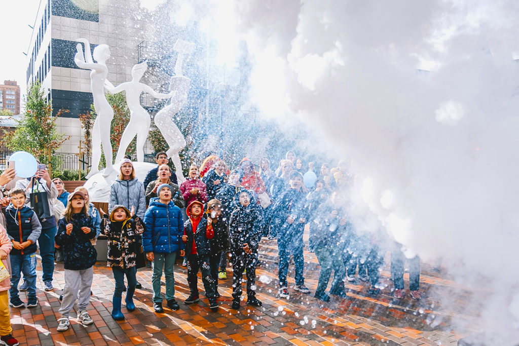 Сквер в подарок: у дома «Державина, 50» открылся сквер «Читатели»