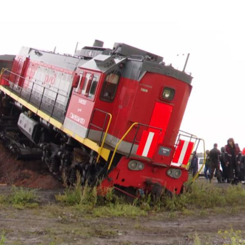 В Братском районе Иркутской области с рельсов сошёл локомотив
