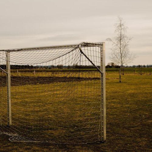 В Алтайском крае на подростка упали футбольные ворота