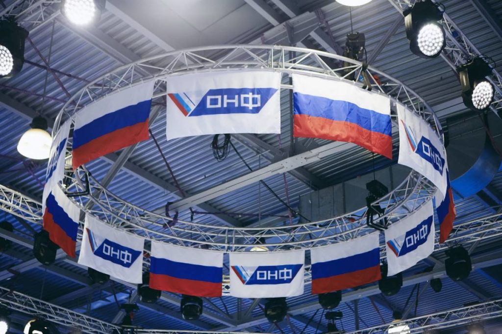 Народный фронт предлагает запретить покупать дорогие машины для чиновников