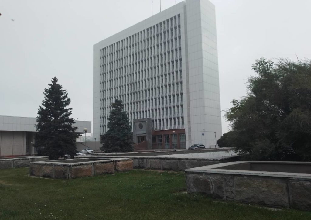 Депутатам Заксобрания провели ликбез по трудоустройству помощников