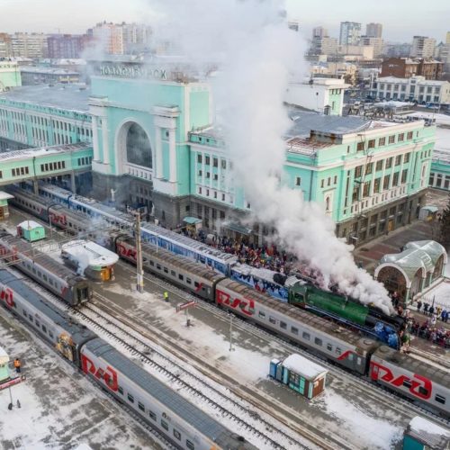 Около 100 тысяч сибиряков встретили поезд Деда Мороза на станциях Западно-Сибирской железной дороги
