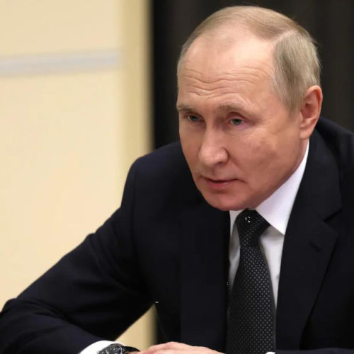 Путин созвал совещание о выплатах семьям с детьми