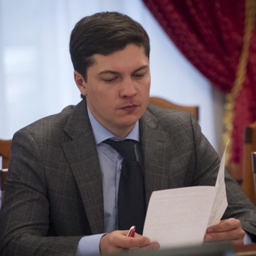 заместитель мэра Артем Скатов временно отстранен от должности