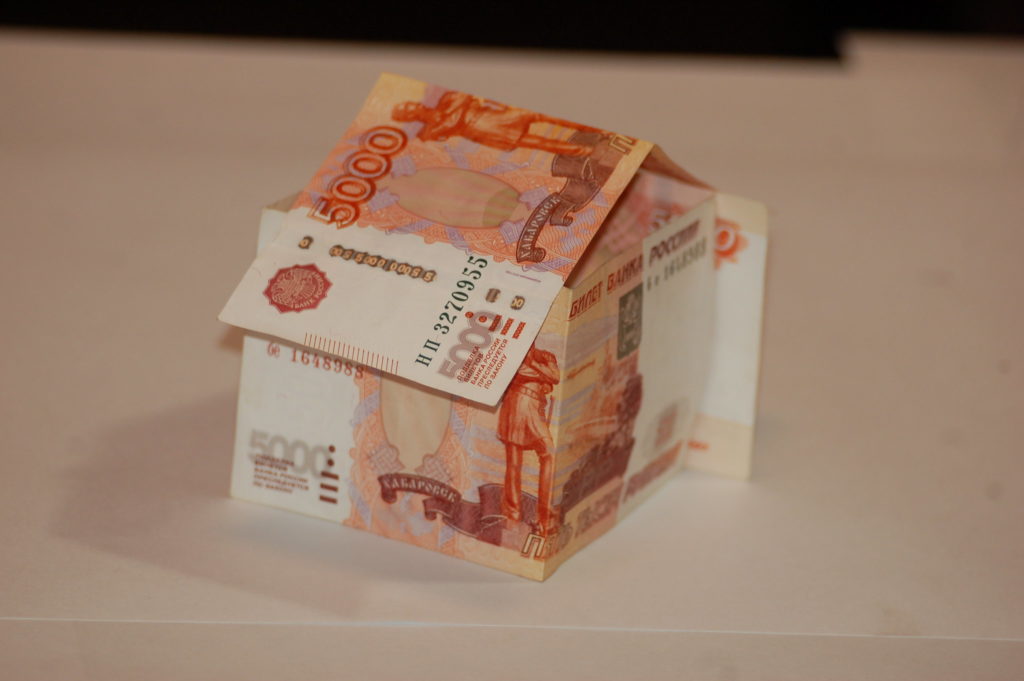 В доме за 6 млн рублей «крыша на подпорках и трещины по стенам»