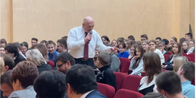 Депутат из Рязани предупредил школьников о перспективе «валяться на помойке»