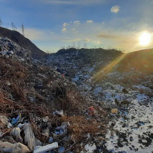 Несанкционированная свалка в районе Байкала