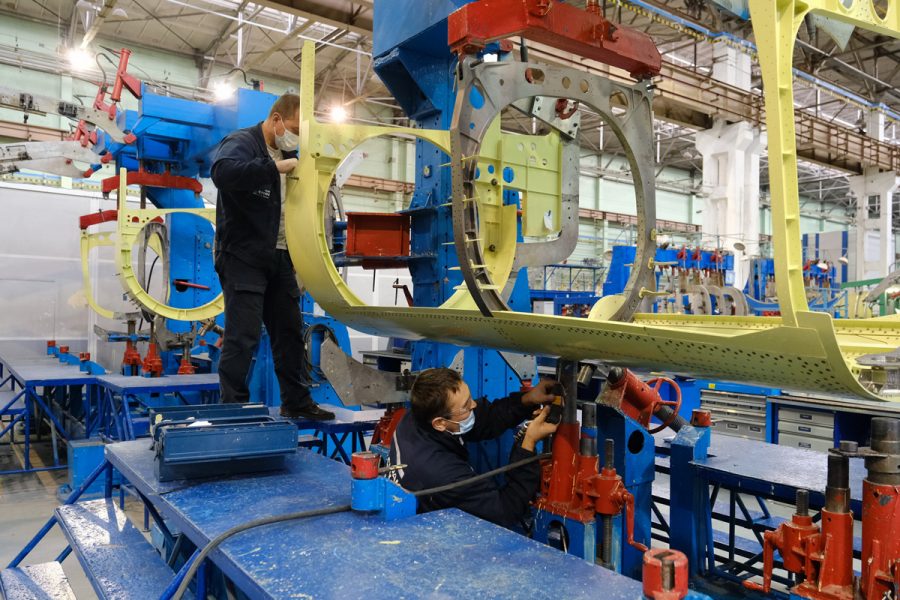 Новосибирский авиационный завод планирует набрать еще почти 4 тысячи сотрудников