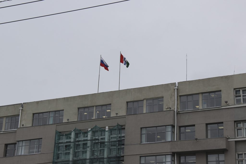 Сколько новосибирских чиновников служили в армии?