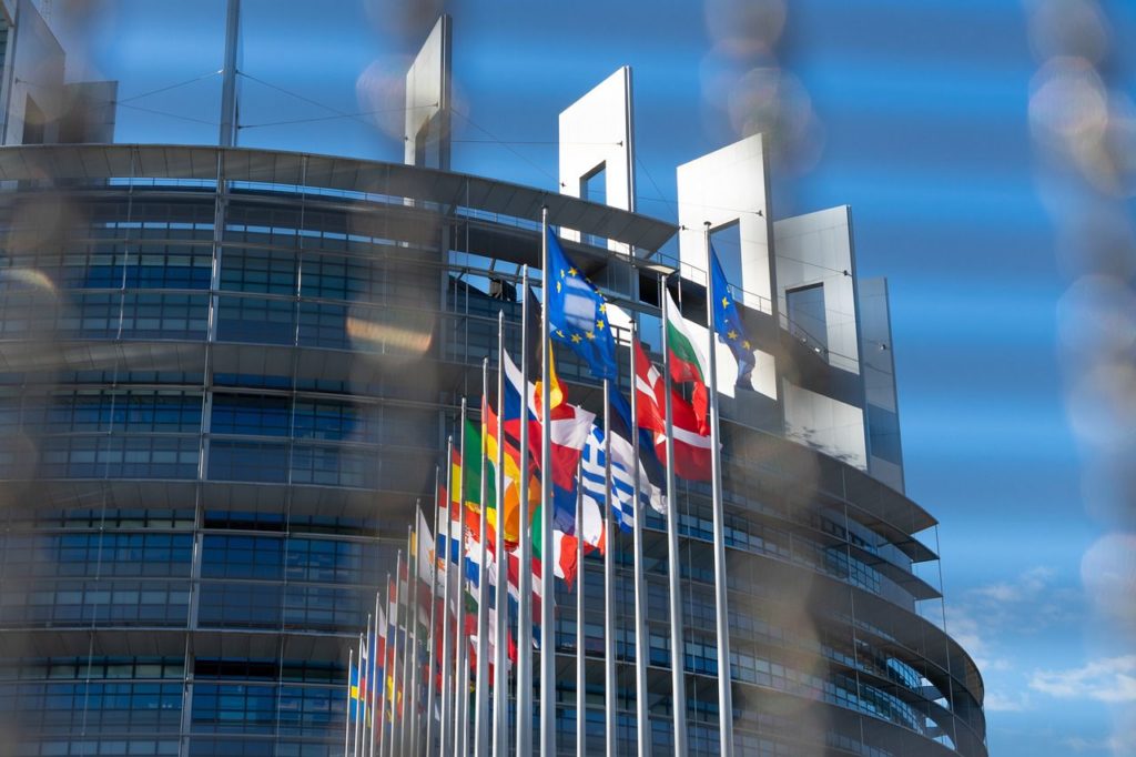 Европарламент выступил за запрет компаниям из РФ работать в ЕС