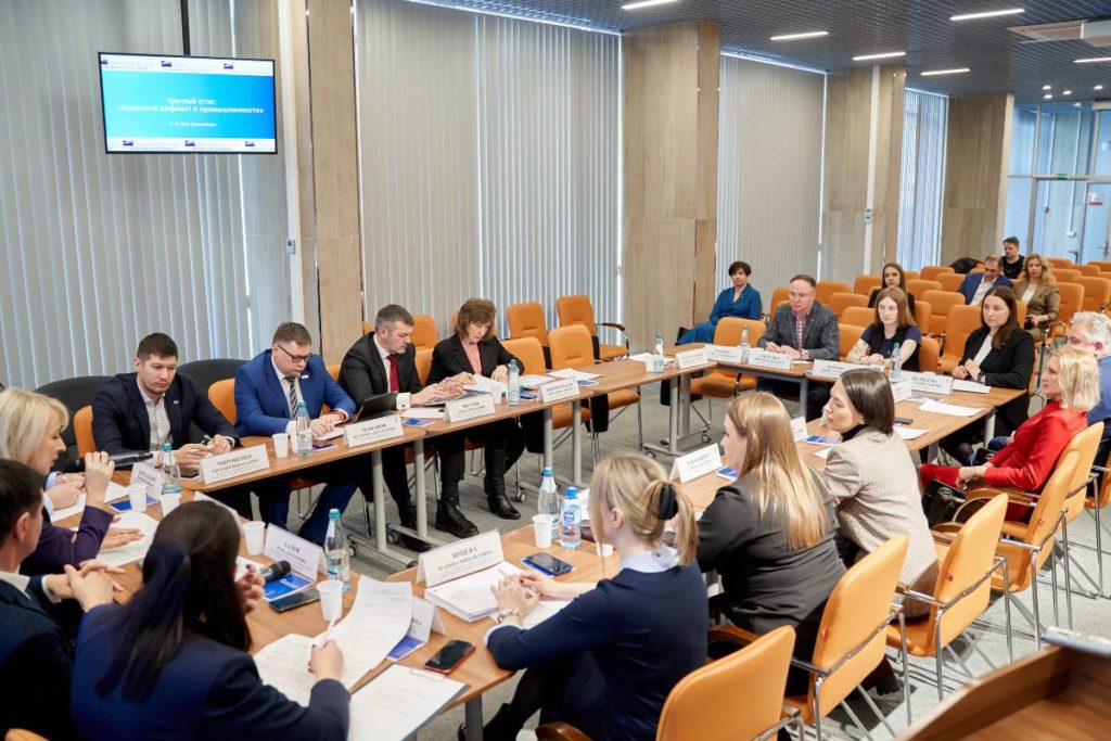 В промышленности идет жесткая «охота за головами»