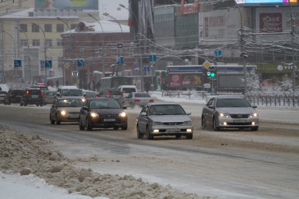 В ближайшие дни в Новосибирске вырастет число ДТП и гололёдных травм