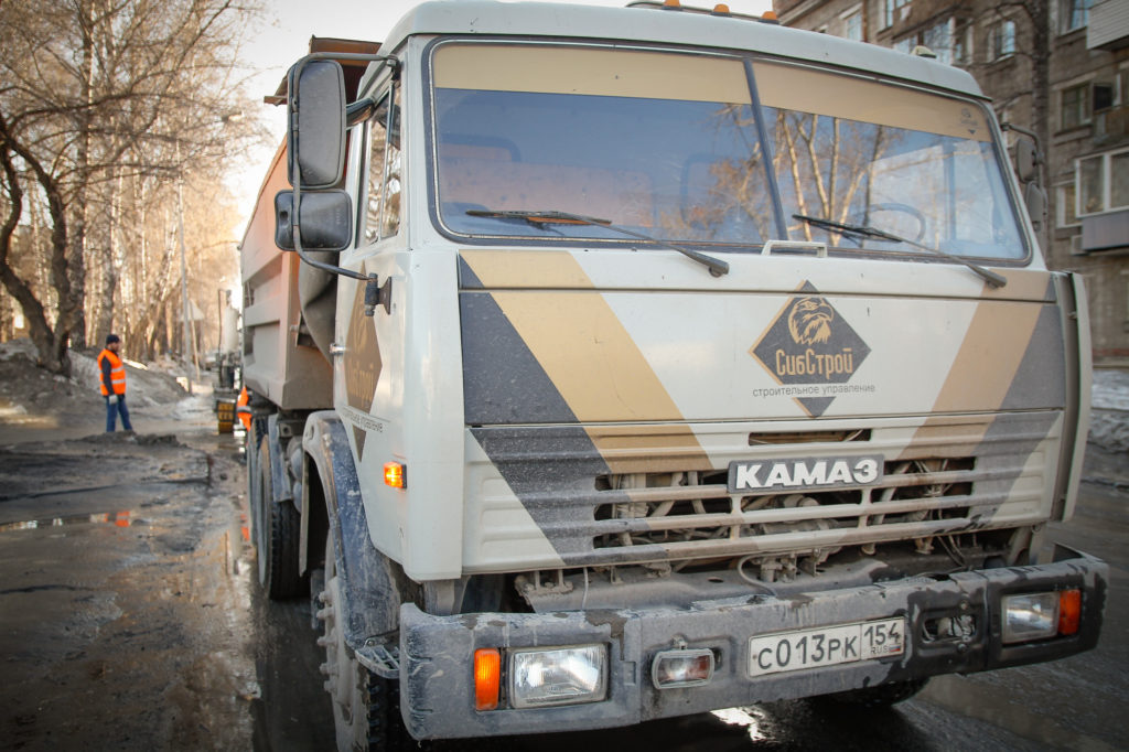 В Новосибирске вновь не хватает кадров для уборки снега