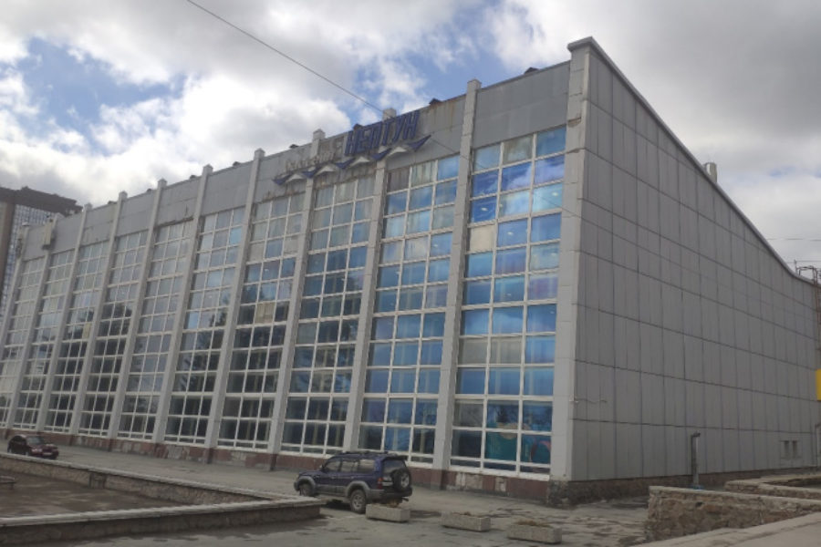 В Новосибирске в мае начнут ремонт фасада бассейна «Нептун»