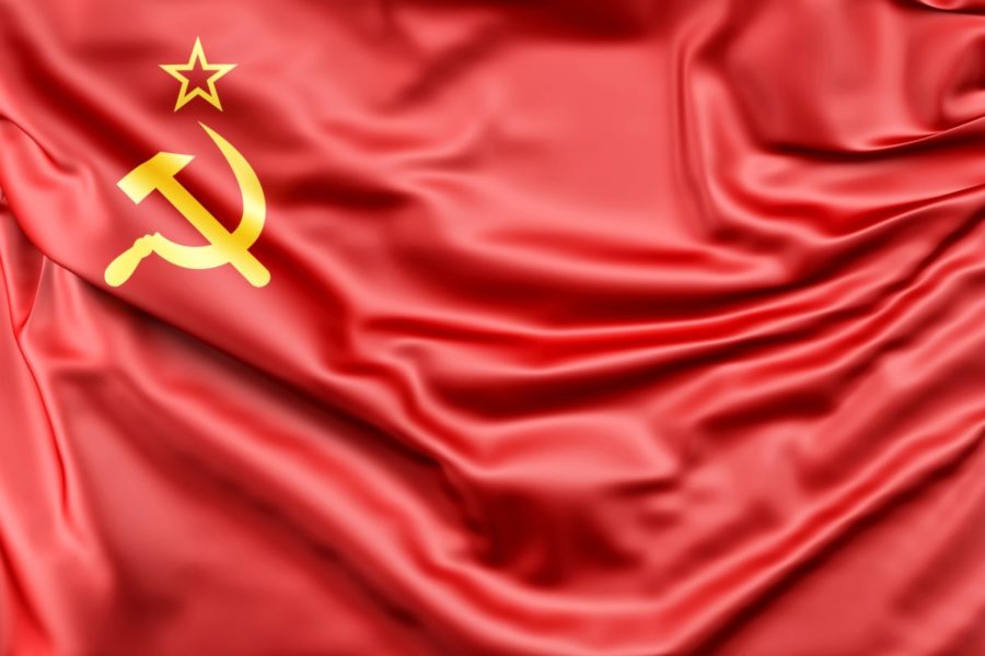 КПРФ предлагает поднимать в школах не только флаг России