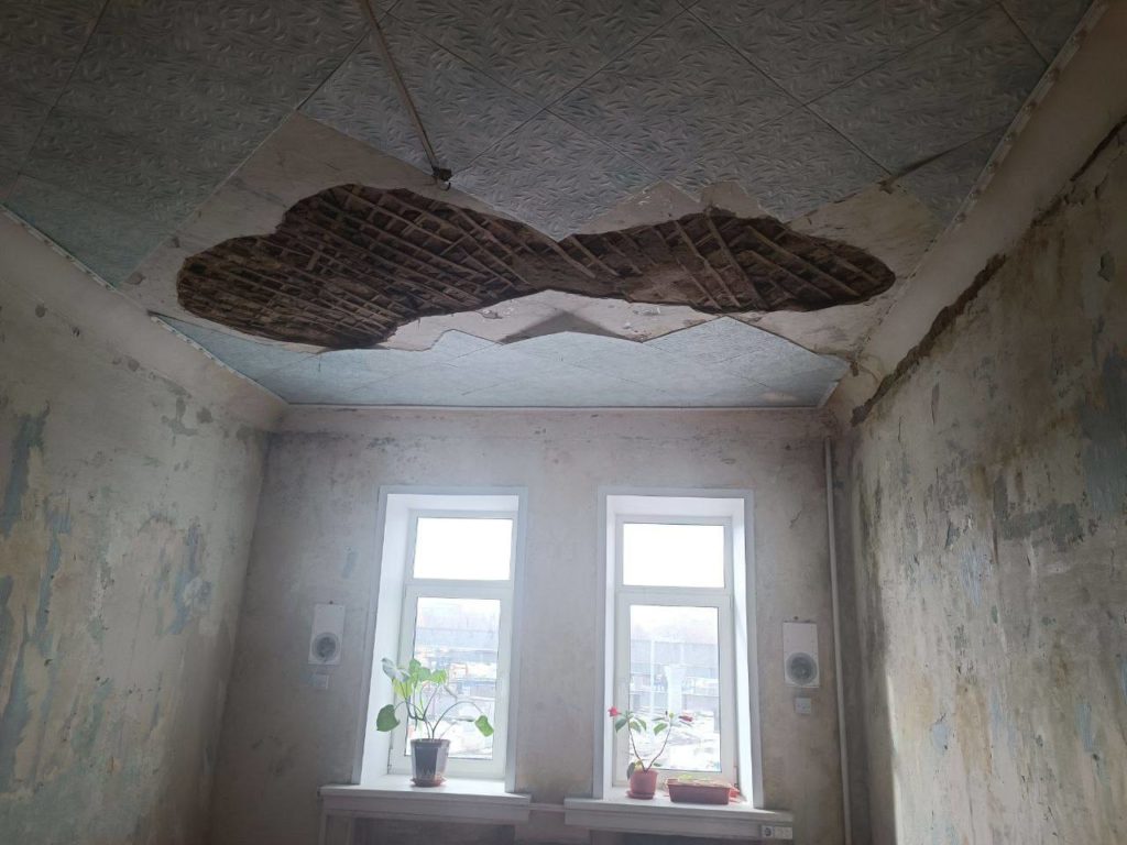 В общежитии на Станционной снова проблемы с крышей