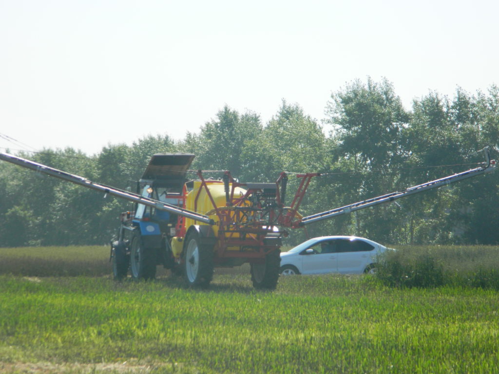 Белорусам предложат локализовать в Новосибирске производство полевых опрыскивателей и доильных залов