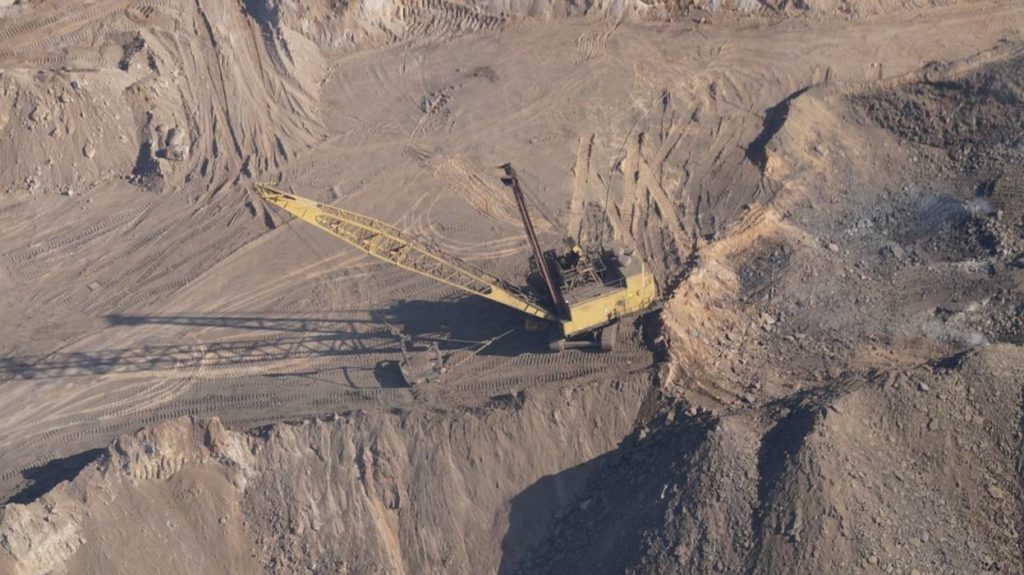 «Переезду» пескобаз по берегам Оби мешает речпорт