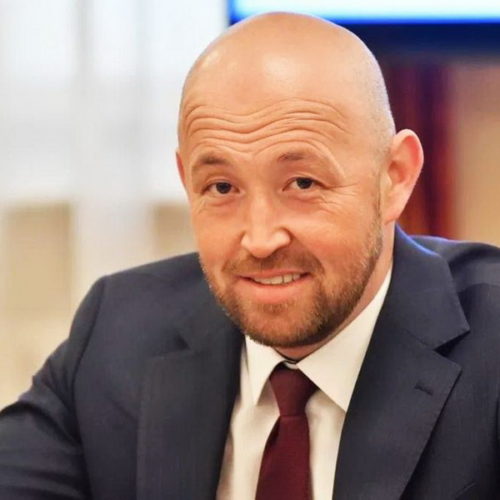 новый министр Омской области Динар Курманов