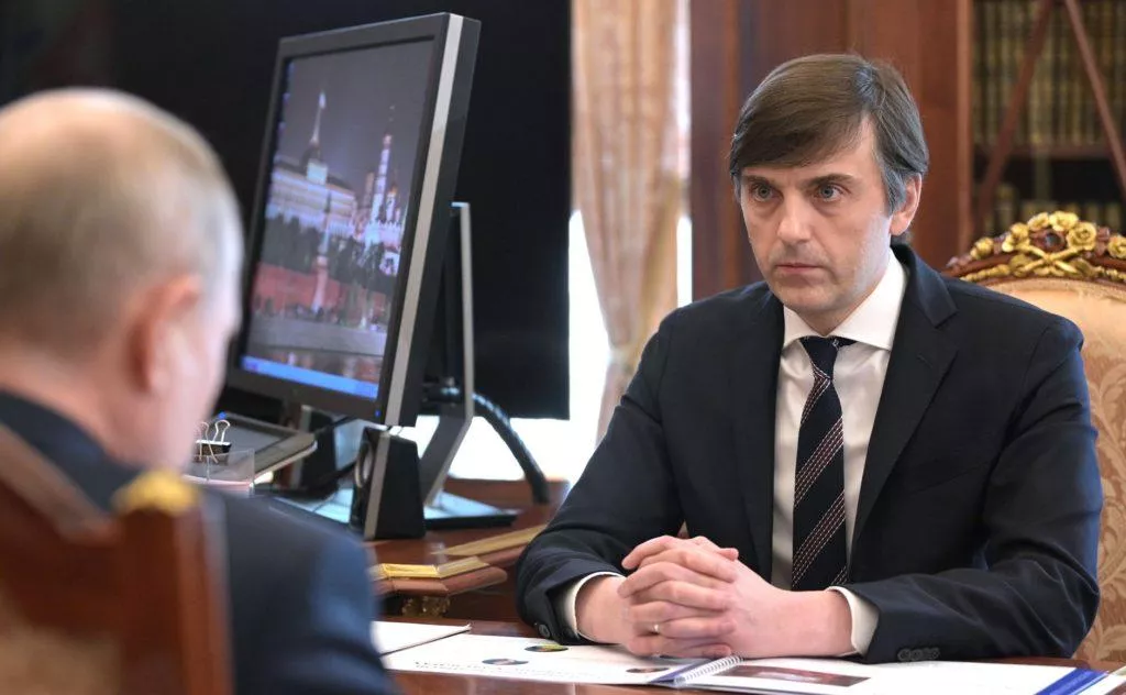 В России перепишут учебник по обществознанию, потому что нынешний слишком «либеральный»