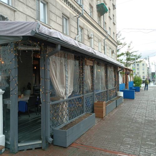 Новосибирский ресторатор пожаловалась на воровство цветов с летней веранды