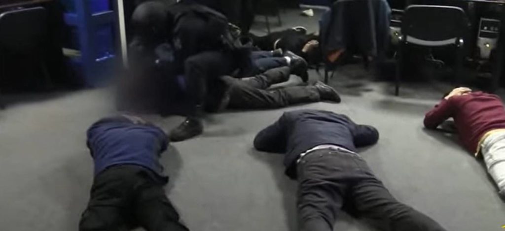 Иностранных нелегалов с игровыми автоматами задержали в Новосибирске