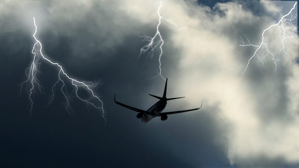 Молния попала в самолёт рейса Новосибирск — Красноярск