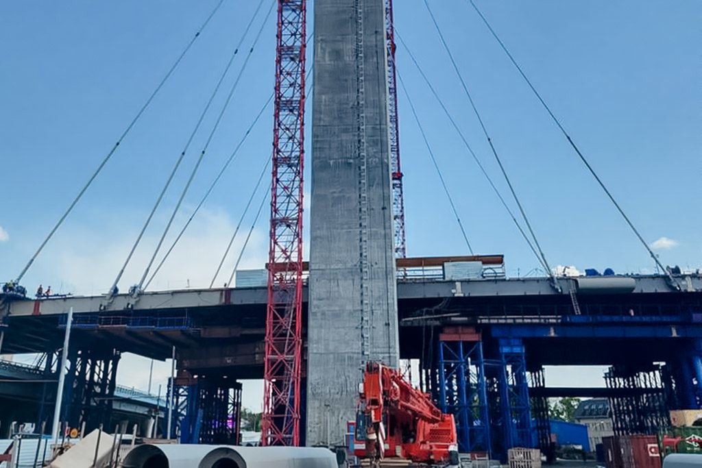 Первые десять вант на пилоне четвертого моста смонтировали в Новосибирске