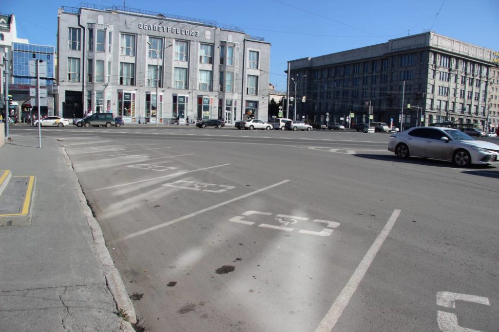 С 20 июня бесплатное время на трех муниципальных парковках Новосибирска полностью отменят