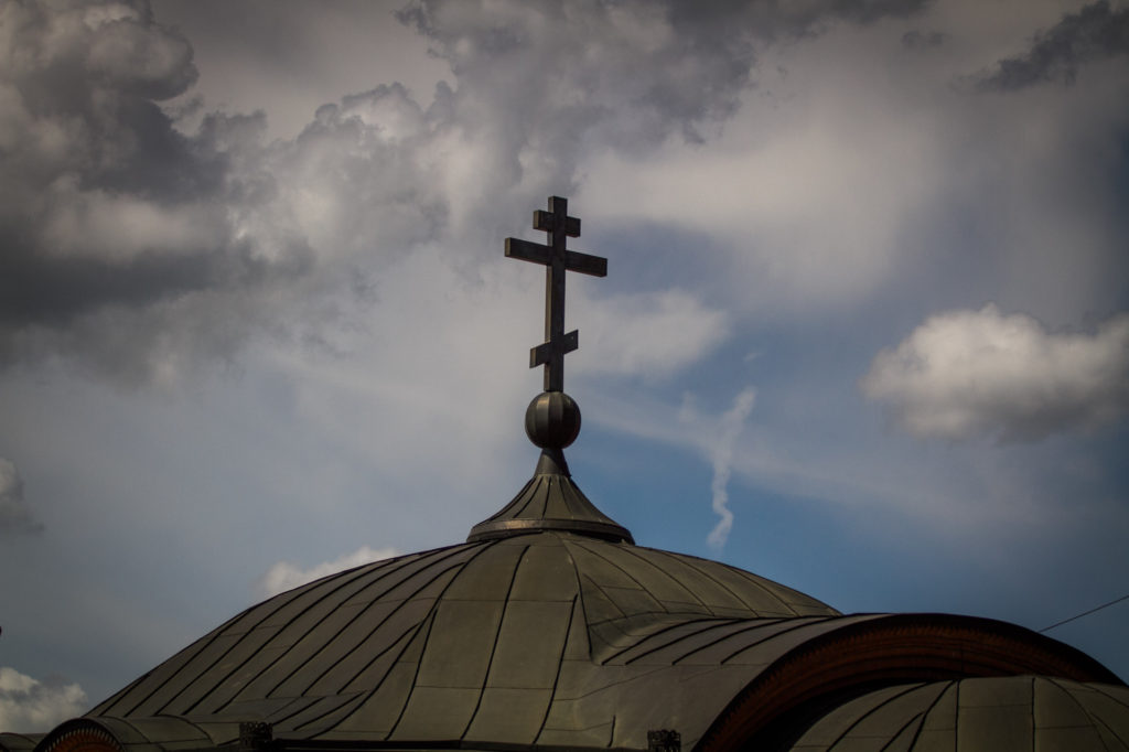 Новосибирский священник обвинил концертное агентство в предательстве России