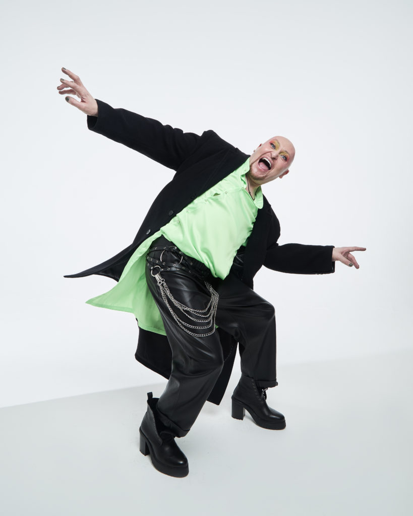 28 июля самый эпатажный артист 90-х ШУРА выступит в родном Новосибирске с программой мегахитов