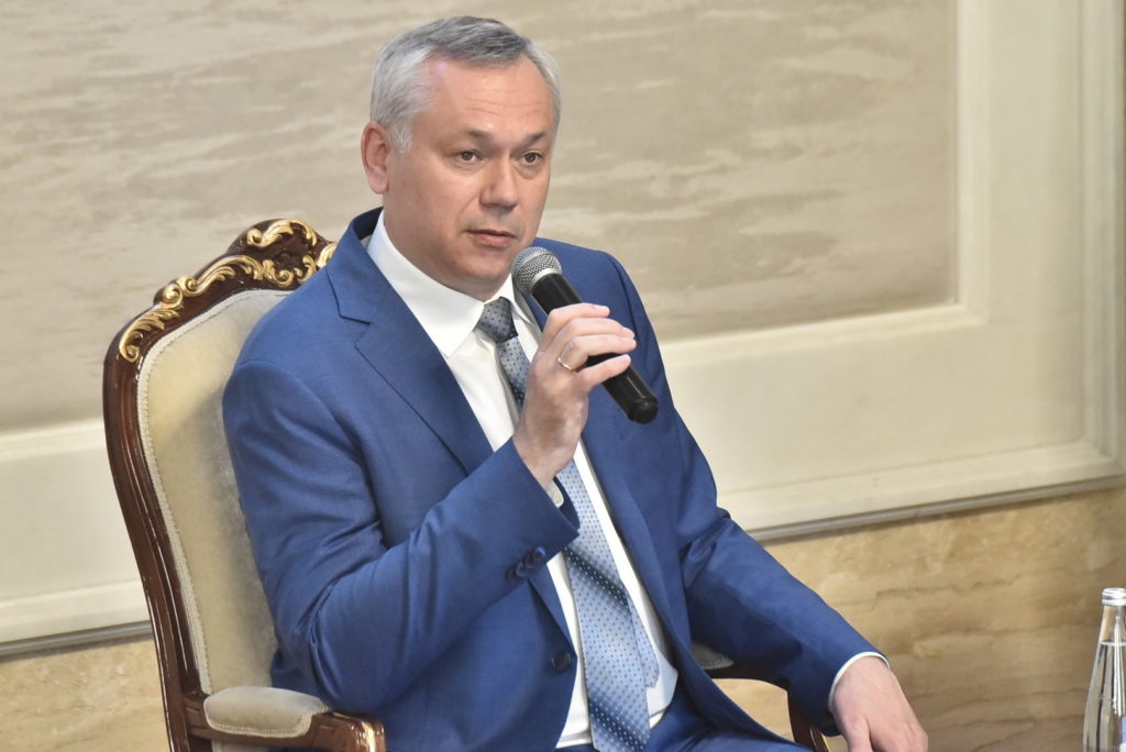 Андрей Травников в режиме живого диалога пообщался с патриотической молодёжью Новосибирской области