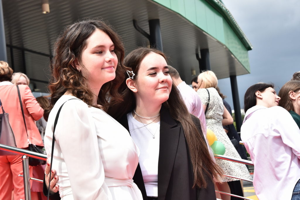 Андрей Травников поздравил выпускников – участников губернаторского приёма «Золотые надежды России»