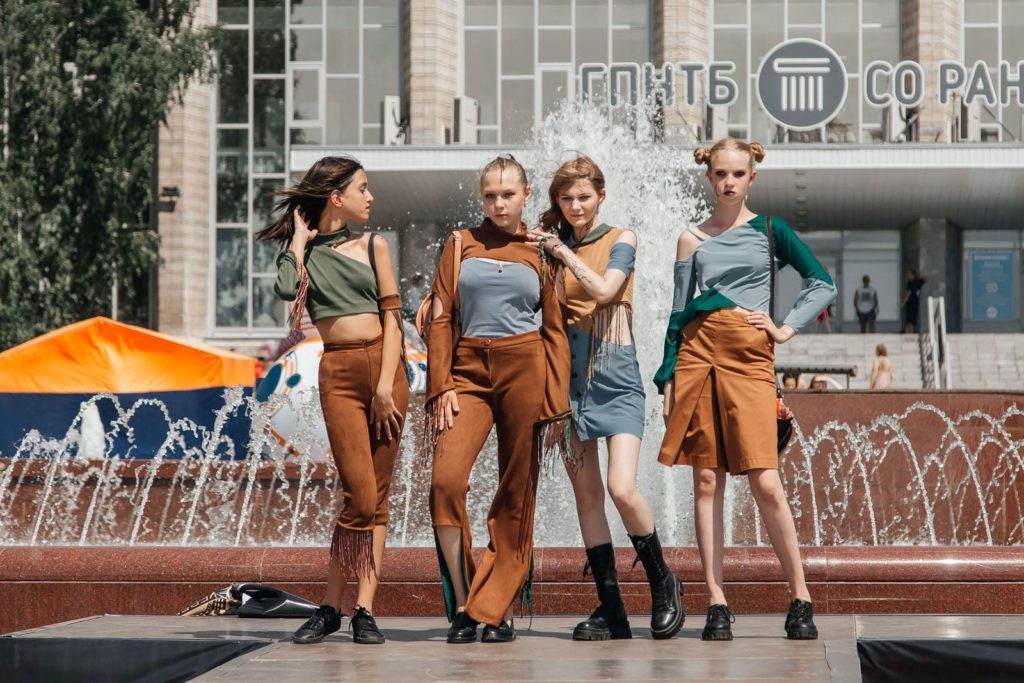 Новосибирску 130 лет: а как менялась мода за это время