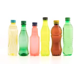 Цветные пластиковые бутылки могут попасть под запрет