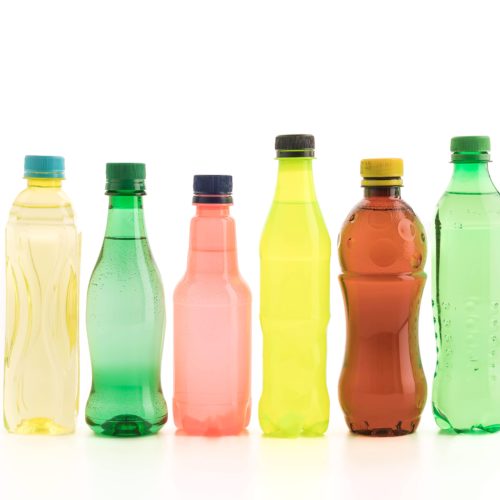 Цветные пластиковые бутылки могут попасть под запрет