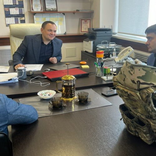 Олег Хорошунов купил артиллерийский бинокль и бронежилет для СВО