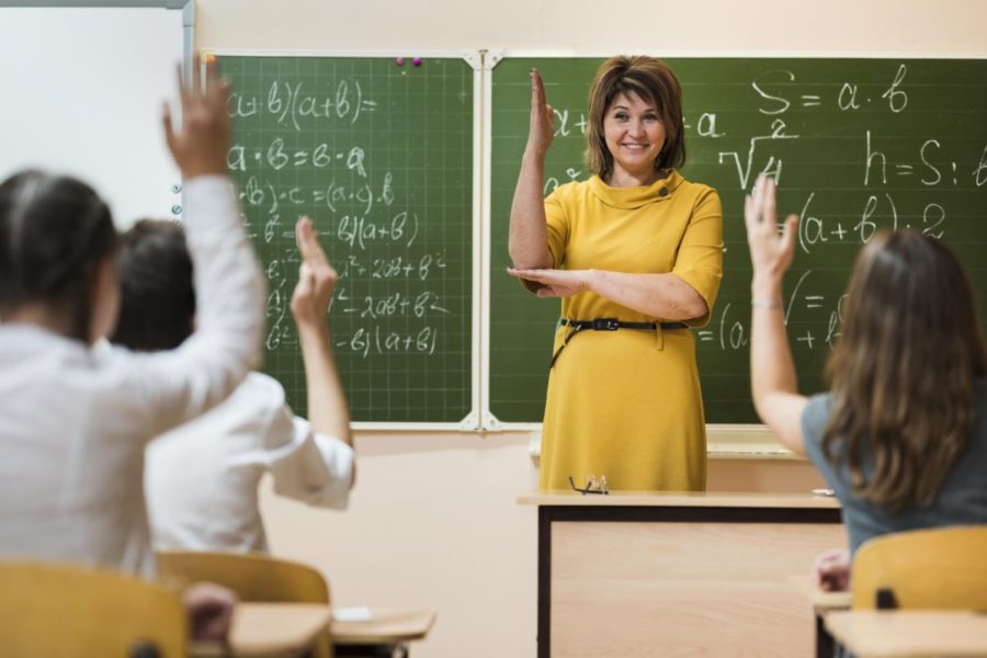 Учителям в средней школе позволят преподавать, не имея высшего образования