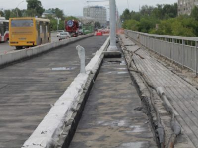 Ремонт автодорожного моста через реку Тулу завершат в середине октября
