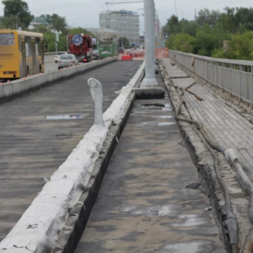 Ремонт автодорожного моста через реку Тулу завершат в середине октября