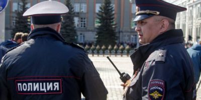 Беспилотник врезался в многоэтажку в центре Воронежа