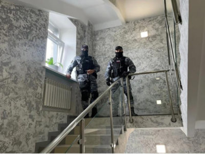 Приставы опечатали одну из крупных клиник в Новосибирске