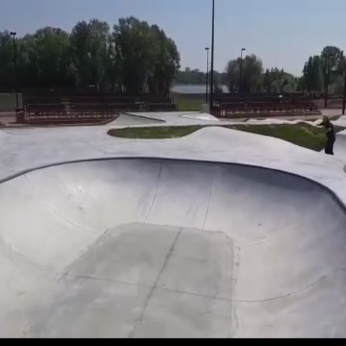 В Новосибирске открыт крупнейший за Уралом бетонный скейтпарк