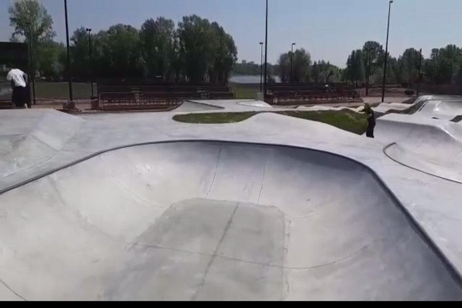 В Новосибирске открыт крупнейший за Уралом бетонный скейтпарк
