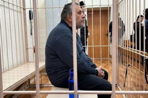 Экс-директору театра Красный факел Александру Кулябину продлили домашний арест