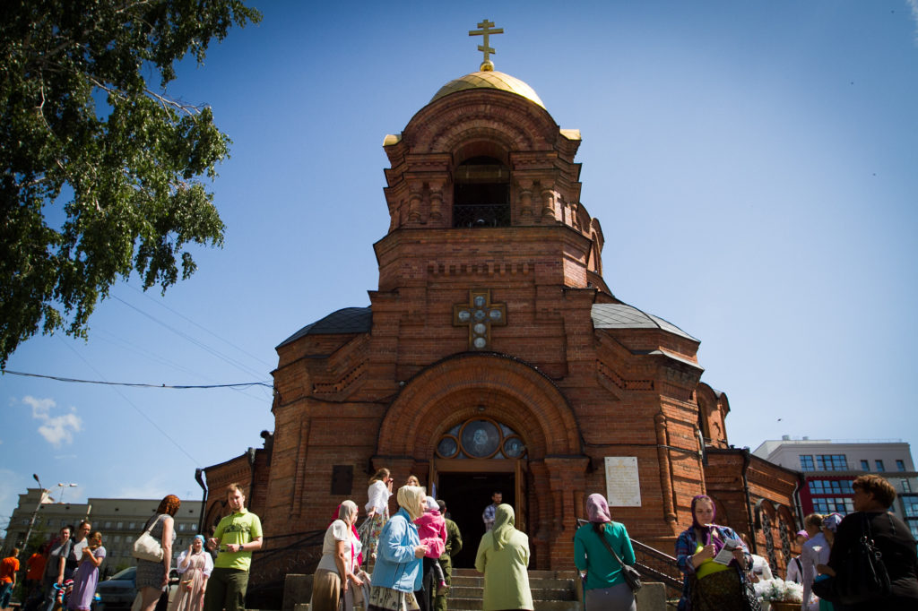 В новосибирских храмах ищут православных наложниц