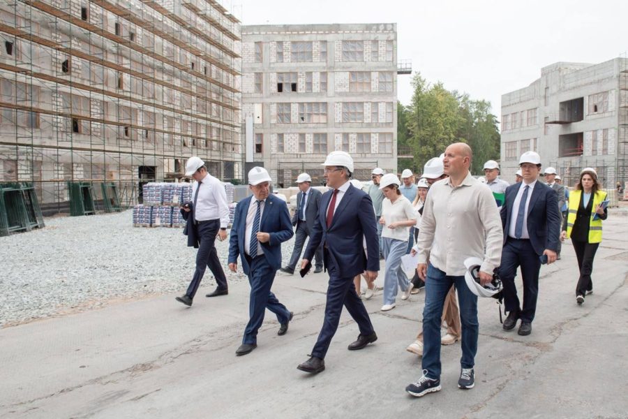 Министр науки РФ Валерий Фальков проинспектировал строительство кампуса в Новосибирске
