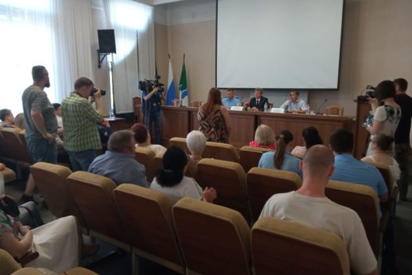 Мэр Новосибирска встретился с жителями Хилокского жилмассива