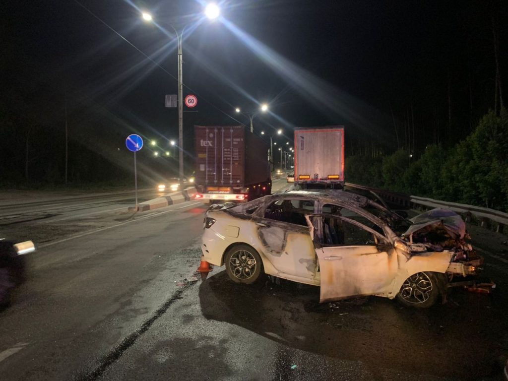 Один человек погиб и трое пострадали в крупном ДТП на Бердском шоссе